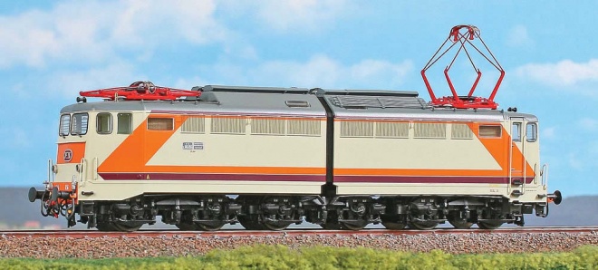 Electric locomotive E.646.056 in commuter train livery<br /><a href='images/pictures/ACME/acme60136_1.jpg' target='_blank'>Full size image</a>